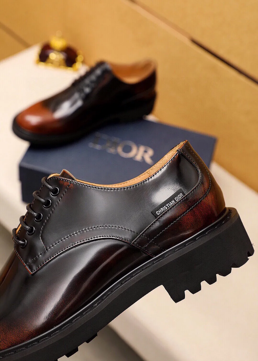 Men's shoes 💰580💐 Product trademark: Dior "Dior" business leather shoes Regular size: 39-44 (38.45🉑️customized) Product materials: Selected Italian imported first-layer open-edge beaded cowhide upper, imported water-dyed 🐂 cowhide lining. Strong three-dimensional visual effect, original outsole Color: 3 colors optional